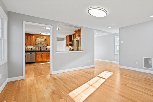 Primary Photo - 144 Lincoln Rd