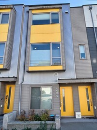 Building Photo - 2407 S Holgate St