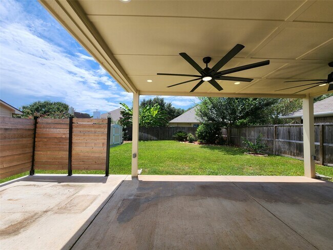 Building Photo - 7206 Bethany Bay Dr