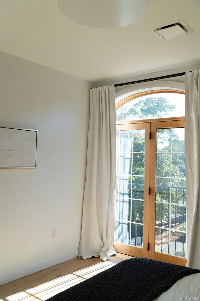 Building Photo - 249 Main St