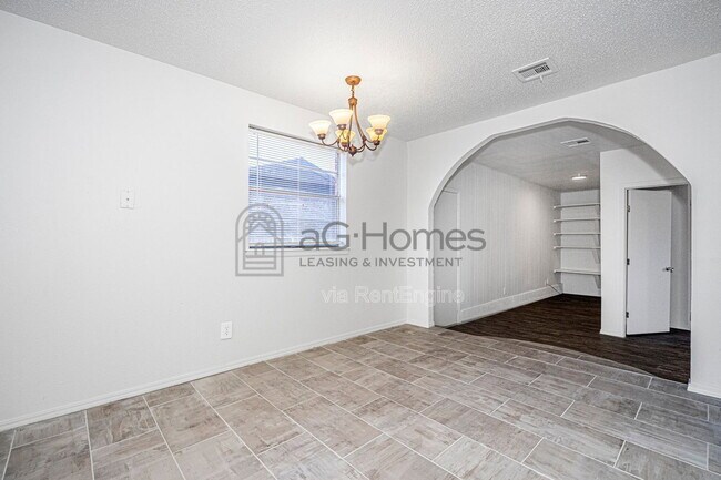 Building Photo - 3920 Dentwood Terrace