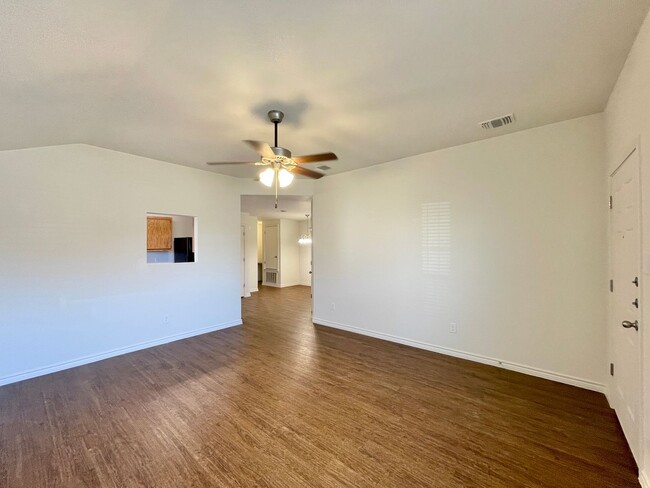 Building Photo - 1529 Justin Lp