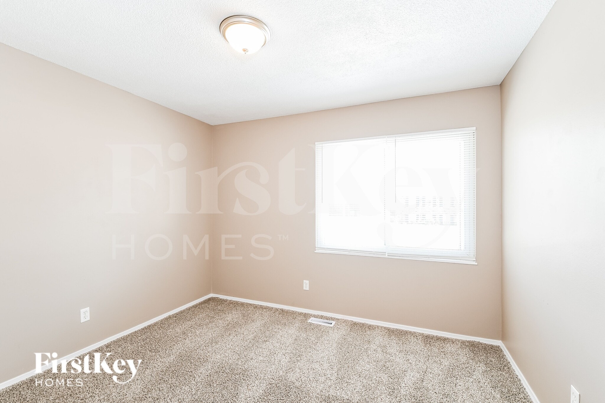 Building Photo - 2335 Bramble Ln