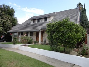 Building Photo - Elegant 4 + 3.5 Pool Home Van Nuys $1,000 Move in Special before May 1st 2026