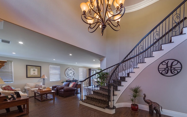 Building Photo - Stunning 5-Bedroom Castaic View Home for Rent!