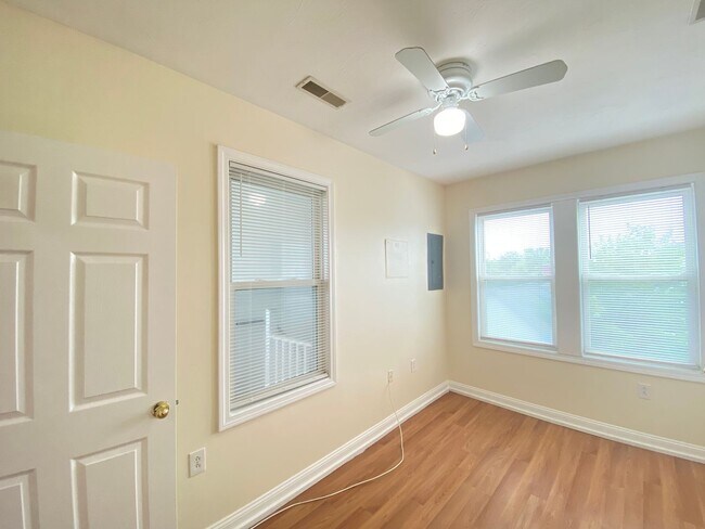 Building Photo - 289 Merrimack St