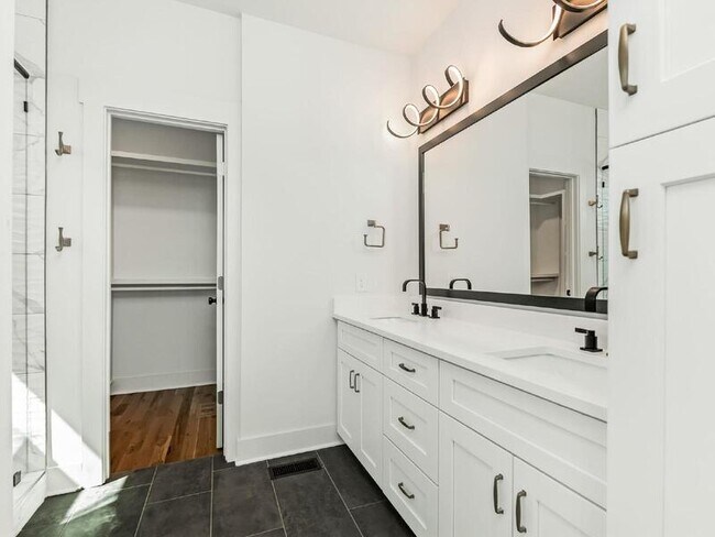 Building Photo - 1310 N Davidson St