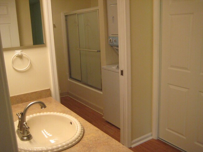 Building Photo - 440 S State St, Unit F6