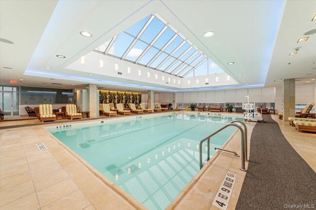 Building Photo - 1 Renaissance Square