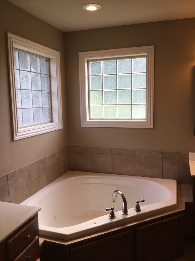 Building Photo - "Charming 3 Bedroom Home with 2 Full Baths in Jonesboro, AR - Don't Miss Out!"