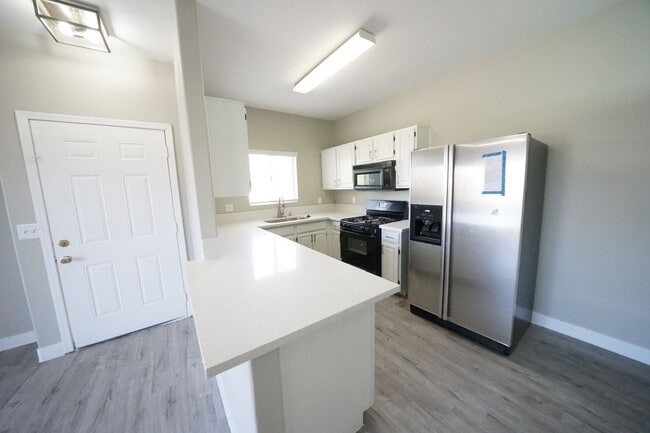 Building Photo - 5655 E Sahara Ave