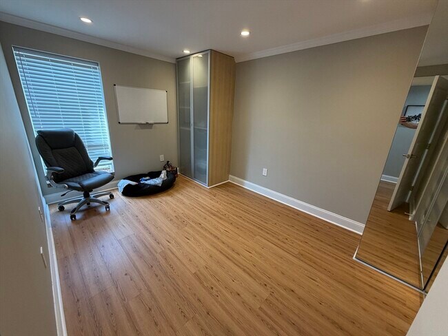 Building Photo - 44 Broadlawn Dr
