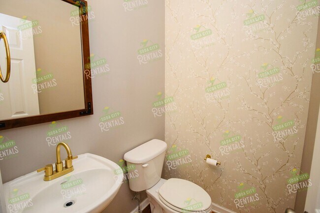Building Photo - Pre-Lease for July 15 2026- 3 Bedroom, 2.5...