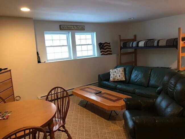 Building Photo - 562 New Hampshire Rte 103