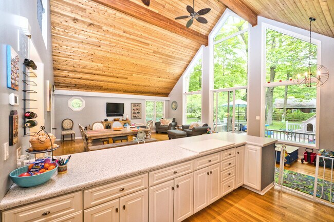 Building Photo - 565 Juneberry Rd