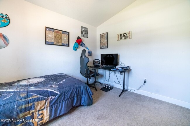 Building Photo - 814 Moment St