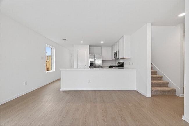 Building Photo - 3025 Fantasy Ter Dr