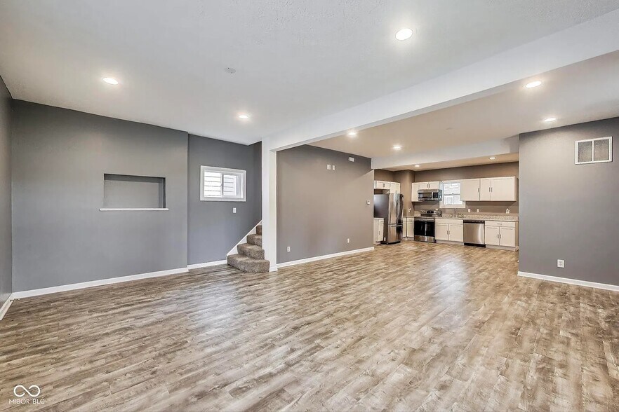 livingroom - 629 E 25th St
