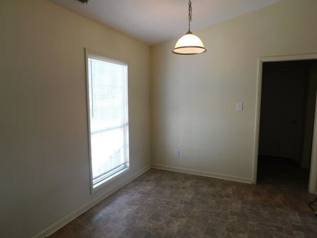 Building Photo - Home located in the heart of Havelock!