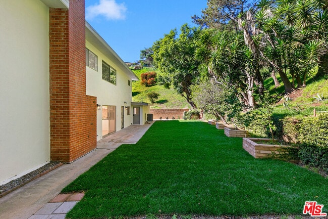 Building Photo - 1054 Enchanted Way