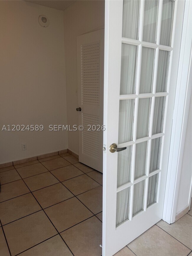 Building Photo - 5601 Collins Ave
