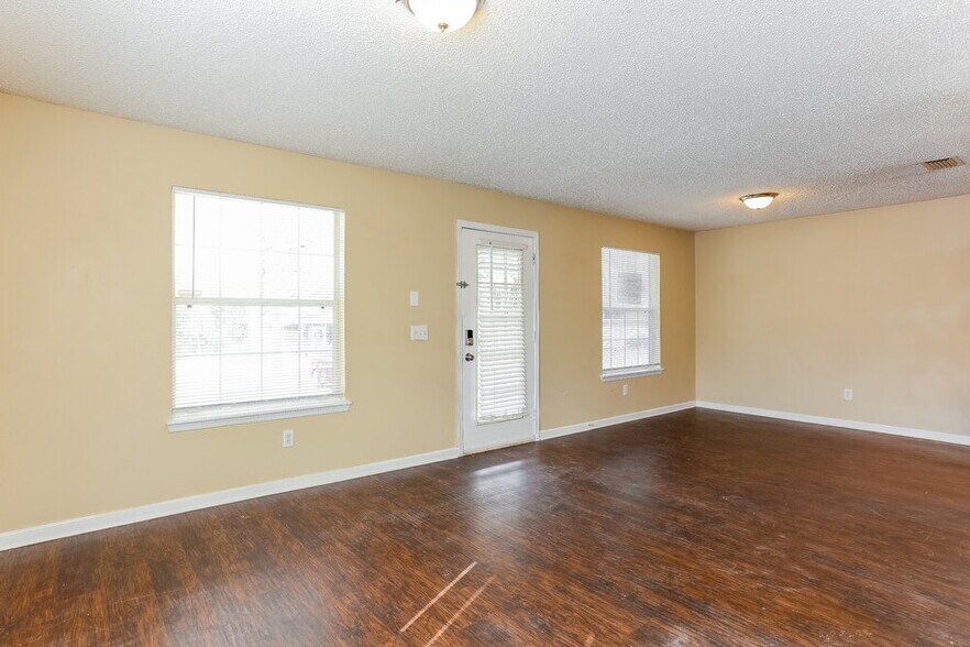 Building Photo - 1554 Brook Forest Dr