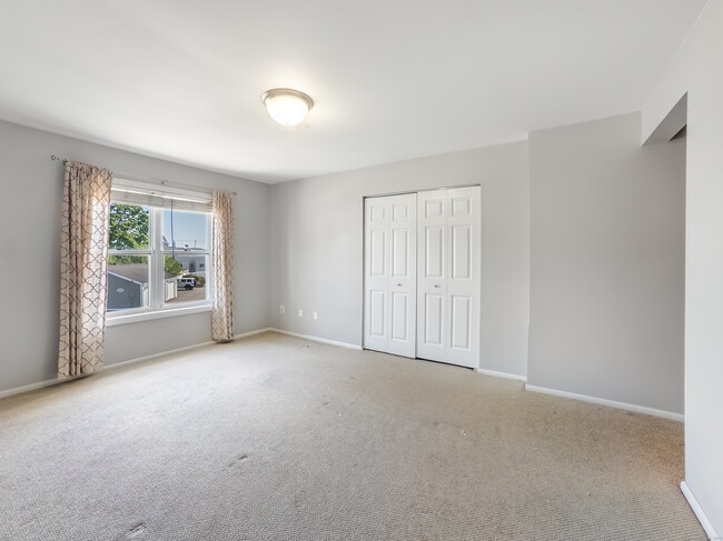 Building Photo - 92 Limewood Ave
