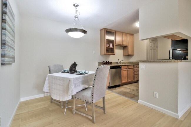 Building Photo - 880 E Fremont Ave