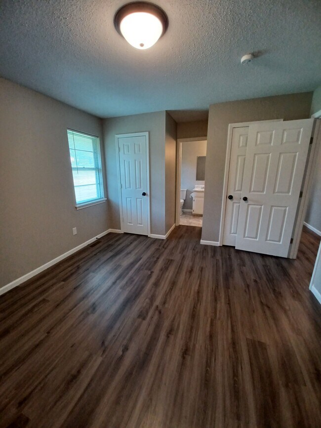 Building Photo - 7006 N Chas Dr