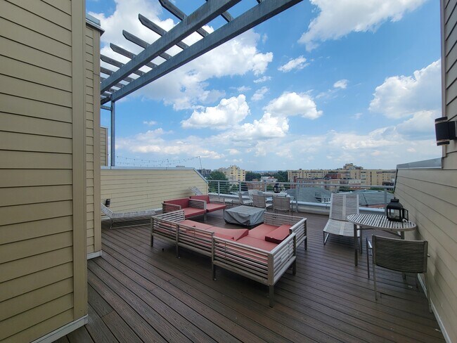 Building Photo - 2550 17th St NW