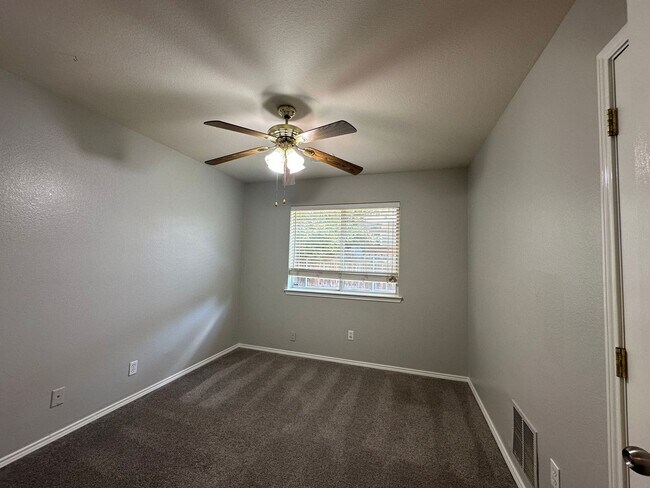 Building Photo - 7110 Creekstone