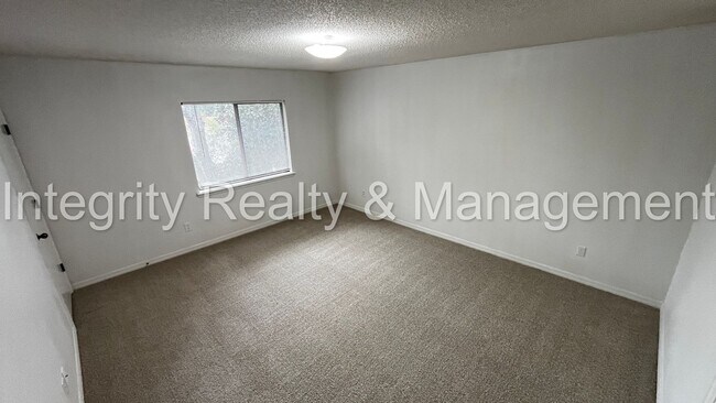Building Photo - 4745 Playschool Dr
