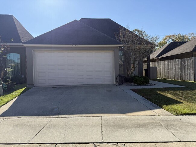 Building Photo - Charming 3 Bedroom Home in Willowbrook Subdivision!