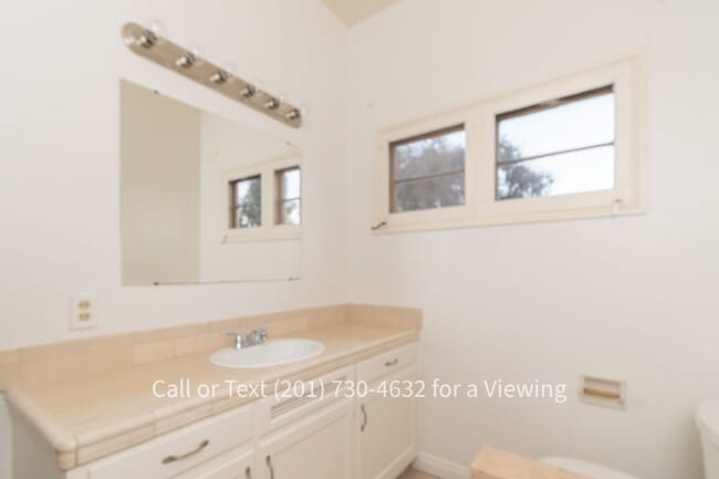 Building Photo - Nice 2 Bedroom, 1 Bath House, Pets OK