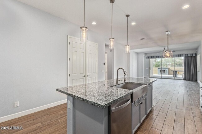 Building Photo - 2072 E Lantana Dr