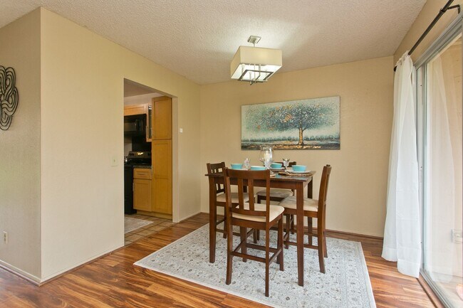 Building Photo - Beautiful 3 bedroom 1 1/2 bath townhome in Pearl City w/2 parking side by side