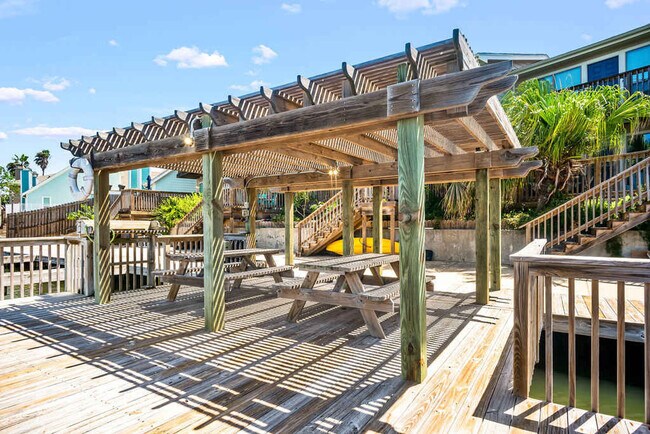 Building Photo - 15209 Leeward Dr