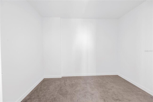 Building Photo - 400 Central Ave