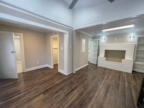 Building Photo - Cozy 1 Bedroom 1 Bath Downstairs Unit Read...