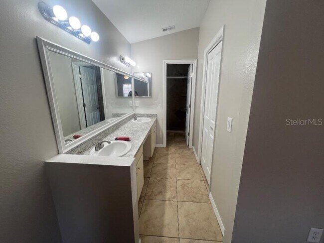 Building Photo - 30936 Burleigh Dr