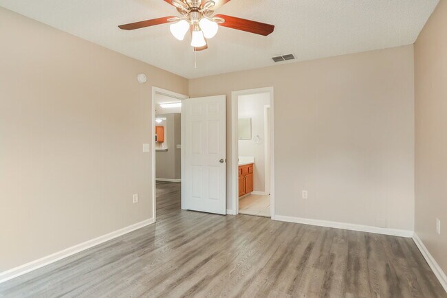 Building Photo - 2081 Frogmore Dr