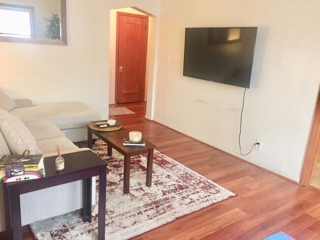 Building Photo - Huge One Bedroom with great light!  Newly ...