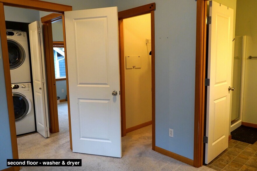 Building Photo - 3010B NE 137th St