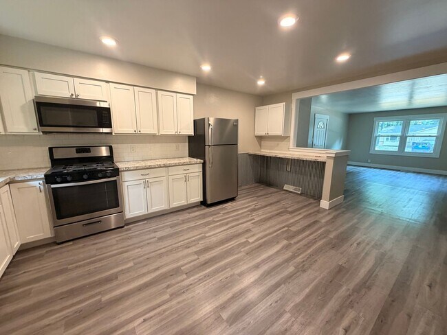Building Photo - 5729 Ridgebrook Ave SE