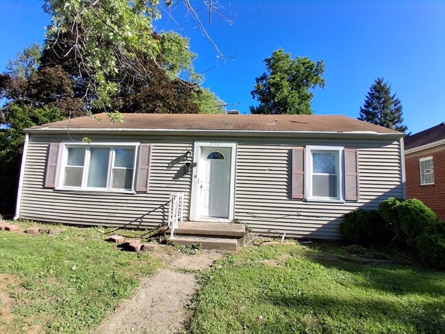 Primary Photo - 211 Swisher Ave
