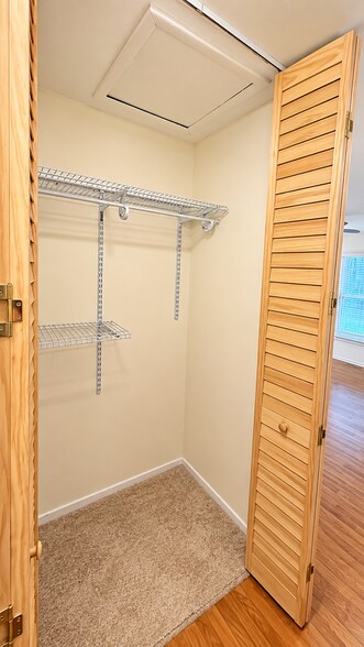 Building Photo - 306 Russet Way