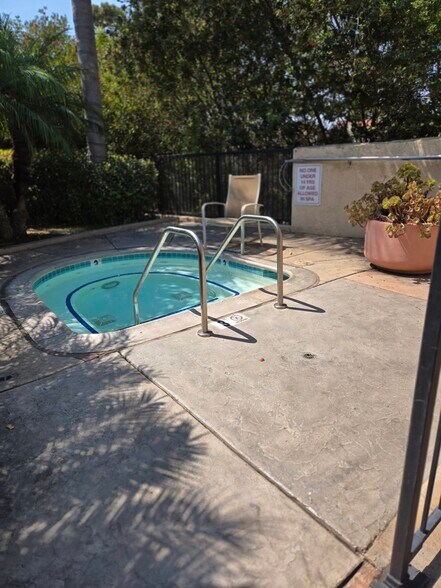 1 of 3 jacuzzis - 8830 Via Andar