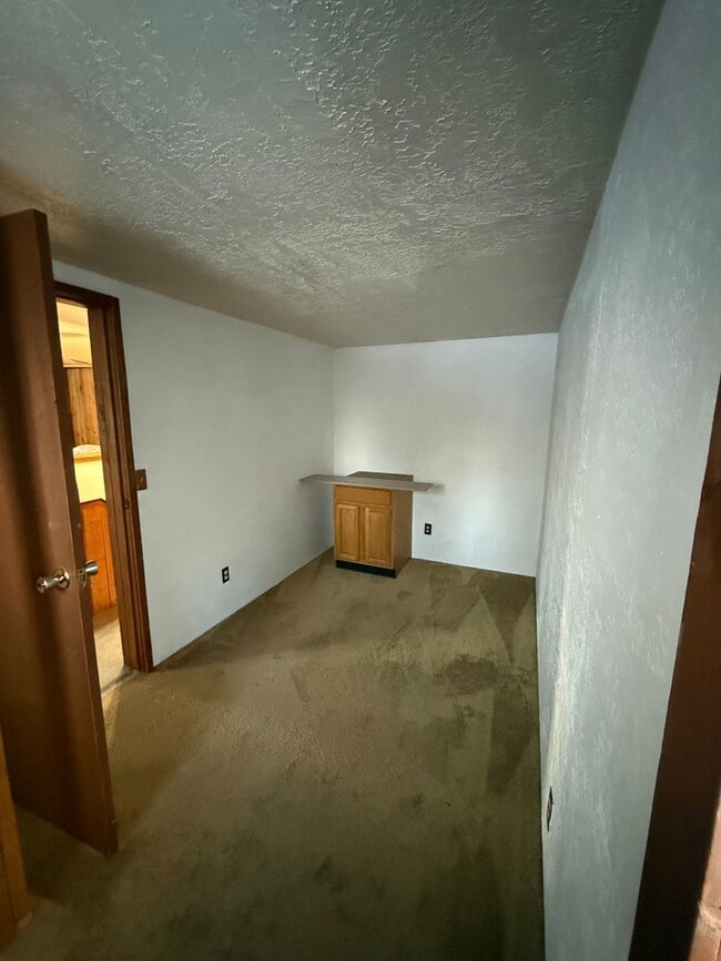 Building Photo - Spacious 3-Bedroom, 2-Bath Home, 2 Car Garage, Just Outside of Town – Pets Welcome!