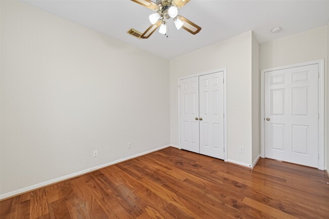 Building Photo - 8023 Oakwood Hollow St