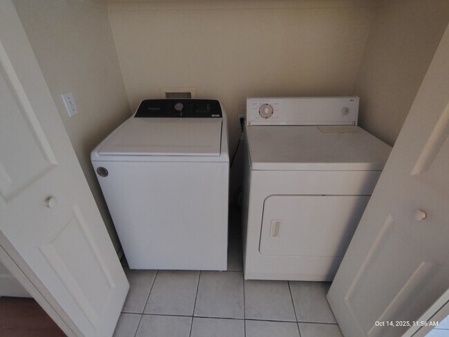 Building Photo - 6552 Wilma Ave